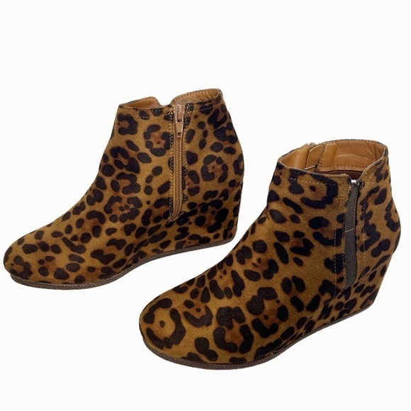 Mata Vegan Suede Ankle Boots Brown Black Animal Print Side Zip Womens size 7.5 - Picture 2 of 8
